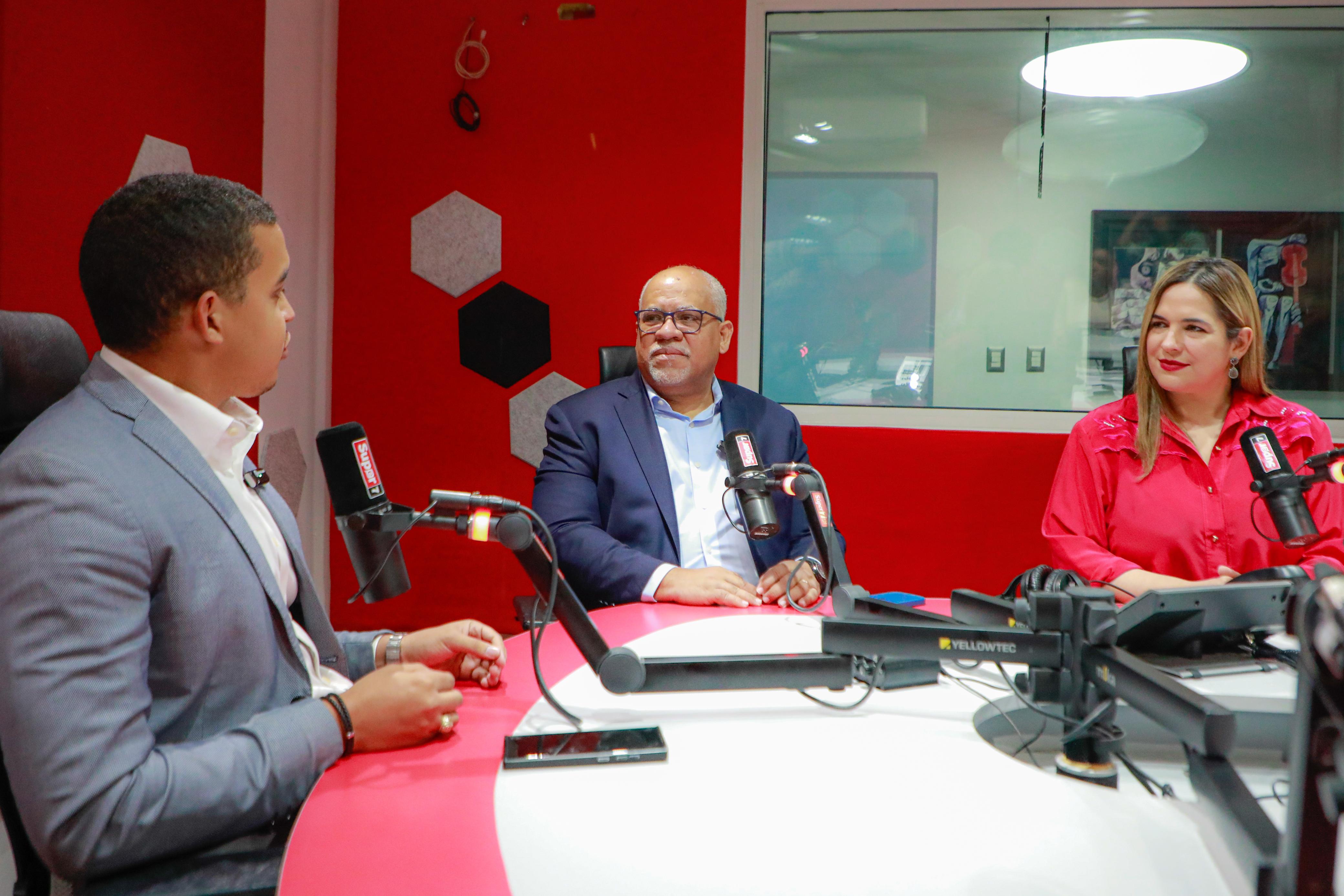 Director Fabricio En Emeisora Radial